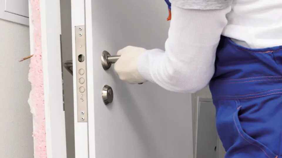 how-to-remove-a-door-lock